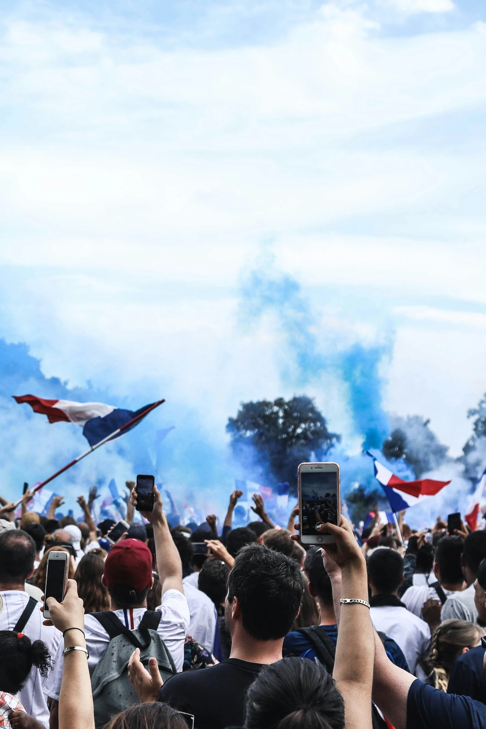 a lot of people are holding cellphones up in the air