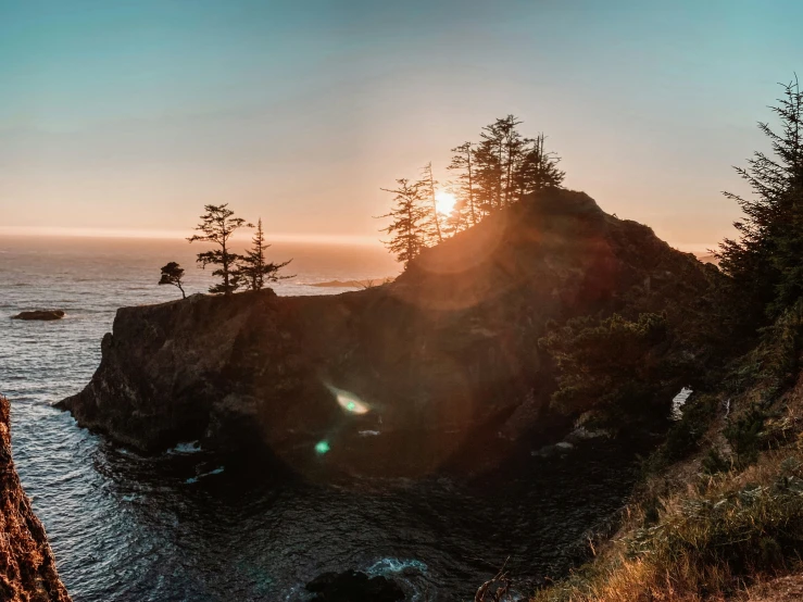 the sun rises over the ocean in the early morning