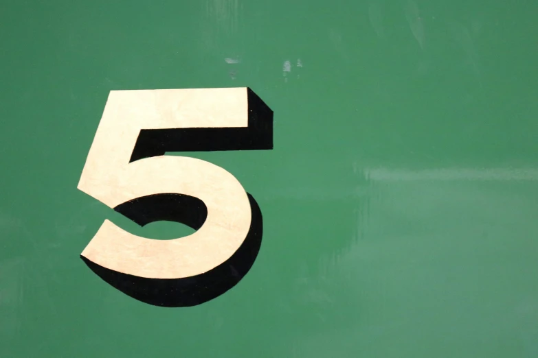 the number 5 on the front of a green boat