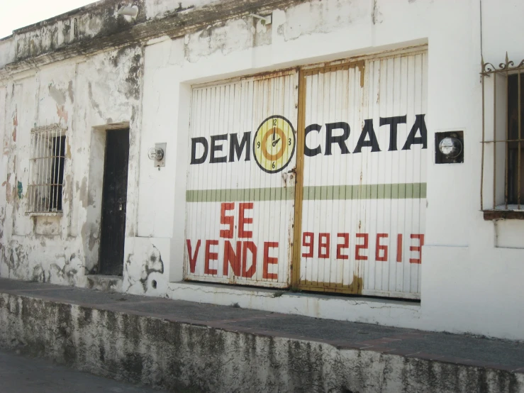 an old garage door in spanish with graffiti