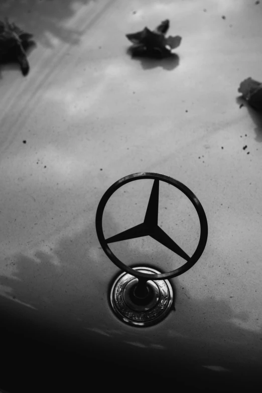 a close - up s of the front end of a mercedes logo