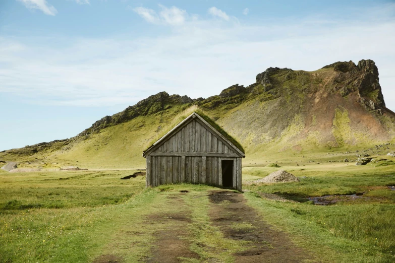 a small building is out in the middle of the mountains