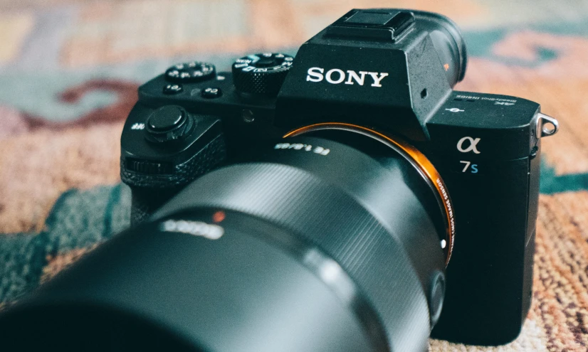 sony's new eos 5 and its new lens