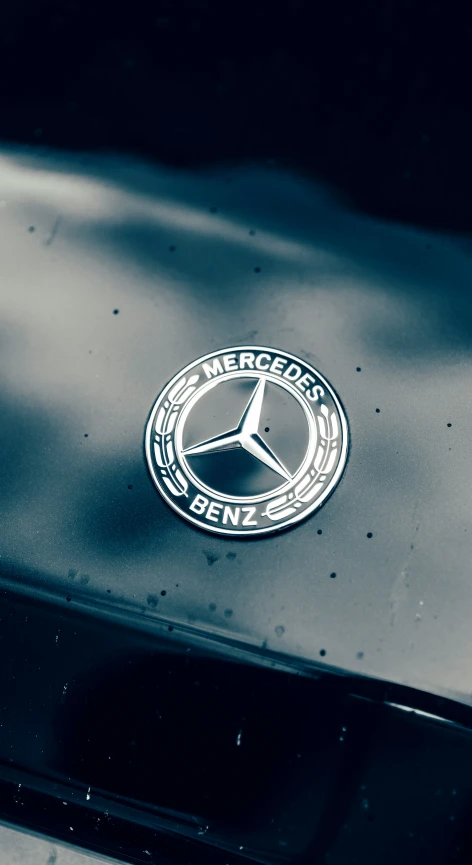 a black and white image of the mercedes emblem on a vehicle