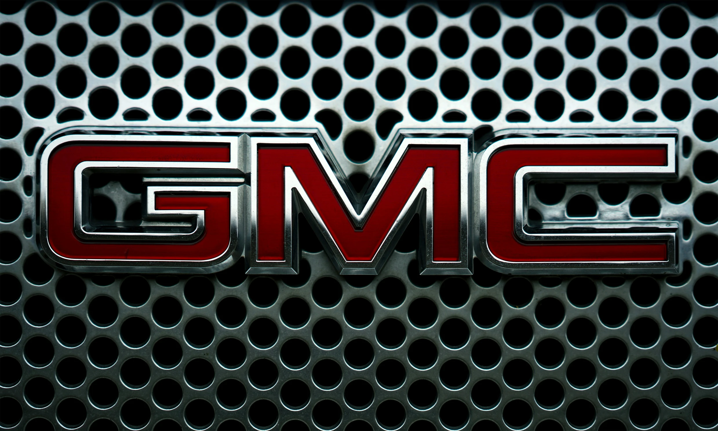 the front grill emblem on a gmc car