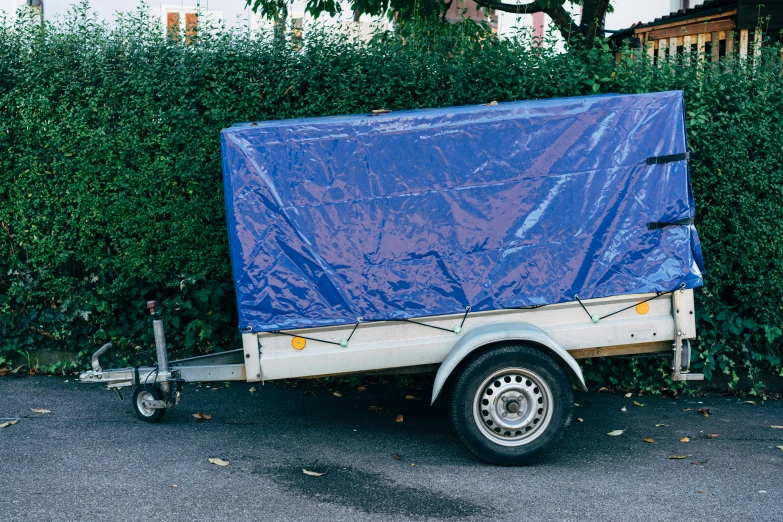 there is a blue sheet on the trailer