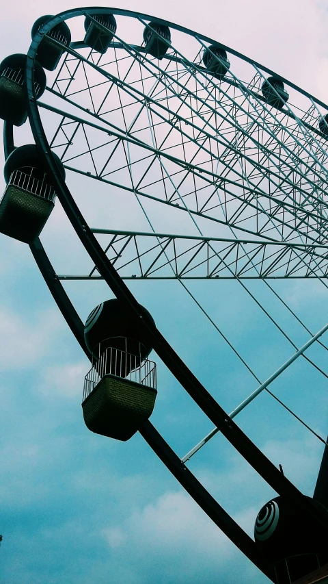 the big wheel is the main attraction for spectators