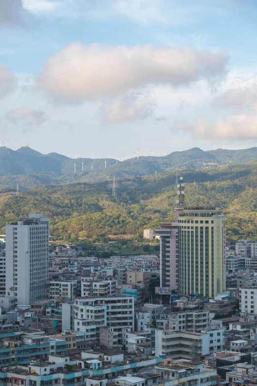 there are many tall buildings along this hill