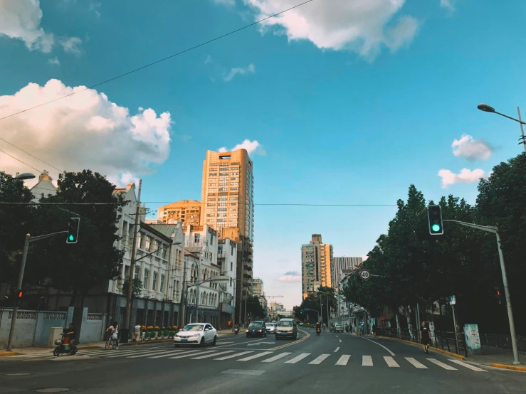 a view of the city street with no traffic at it