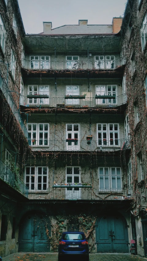 an old building with ivy growing on it