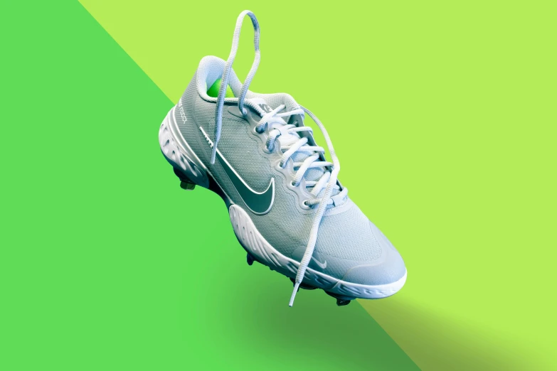 the nike vapor golf shoe is designed to look like it's being worn in the air