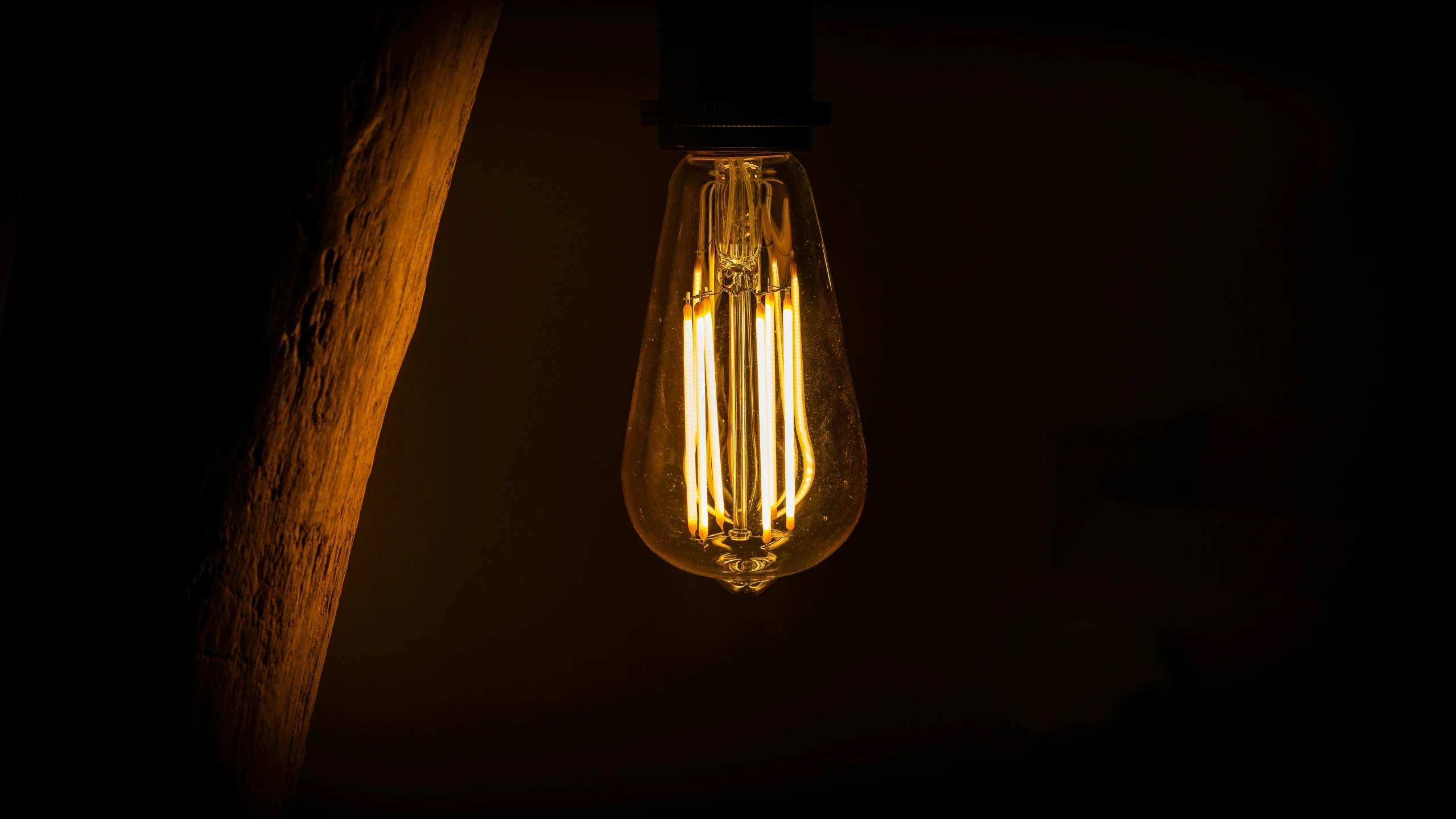 there are some light bulbs and an old fashioned bulb