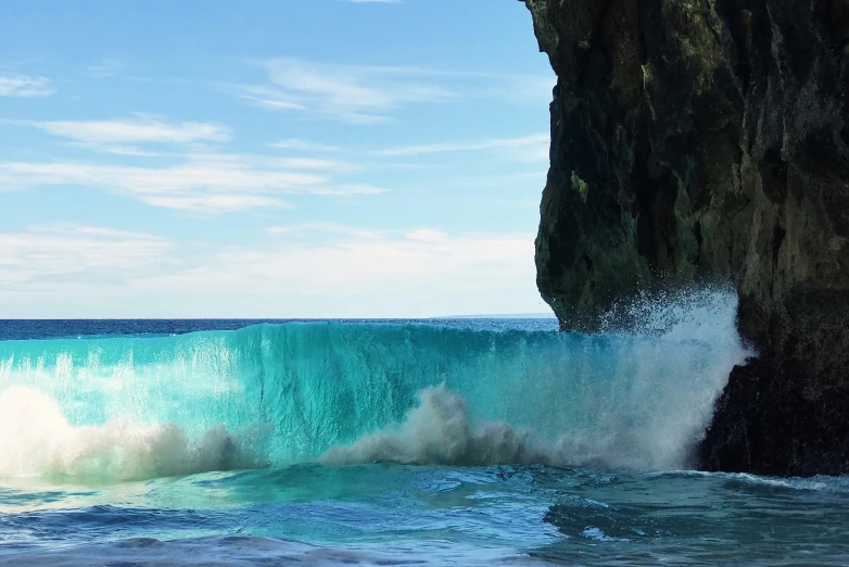 an image of crashing waves in the ocean