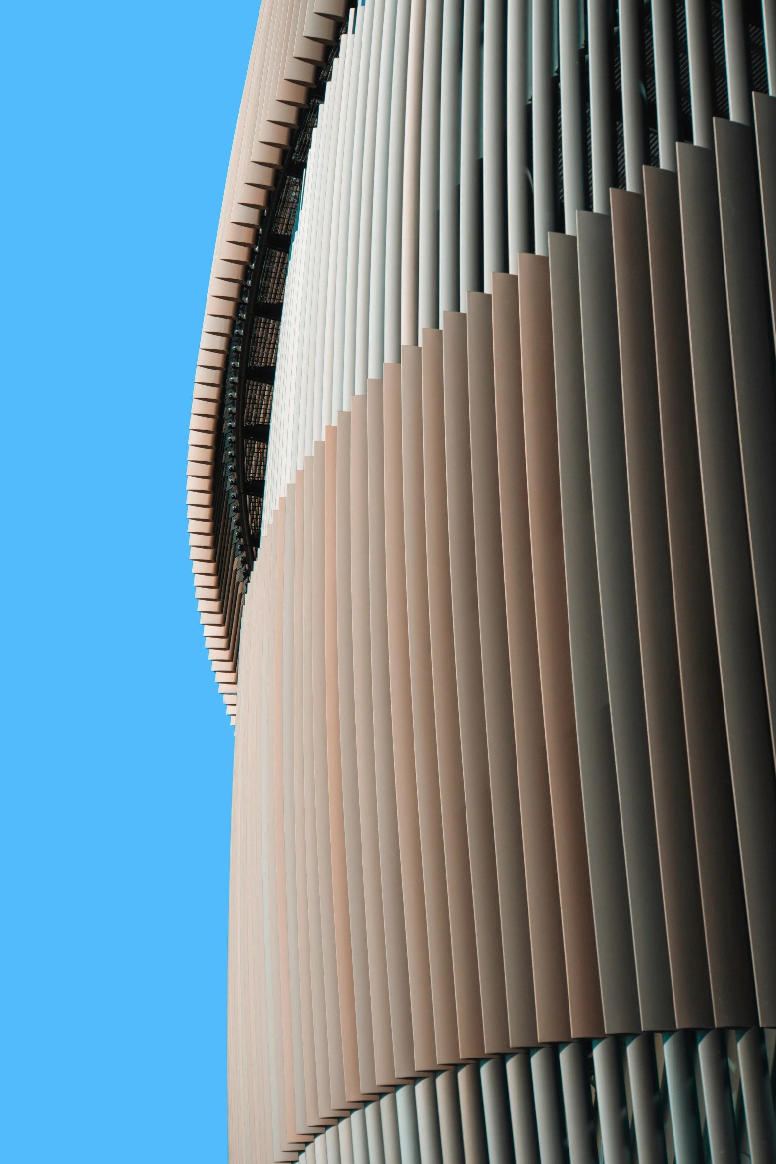 the side of an architectural building that's curved