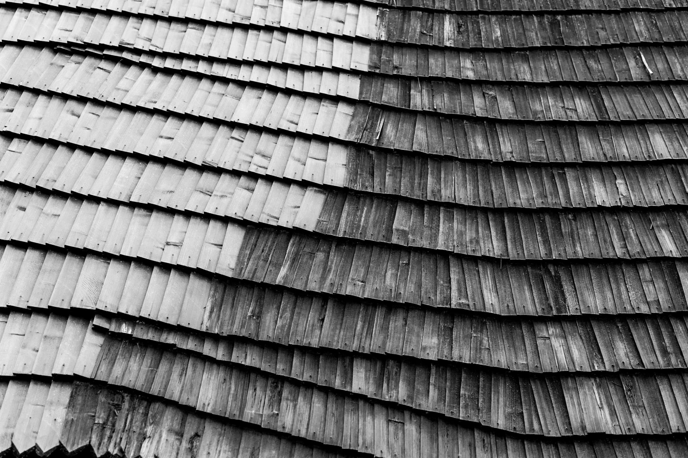 the corner of an old roof that is falling apart