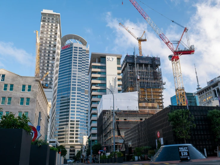 skyscrs that are under construction along side of each other