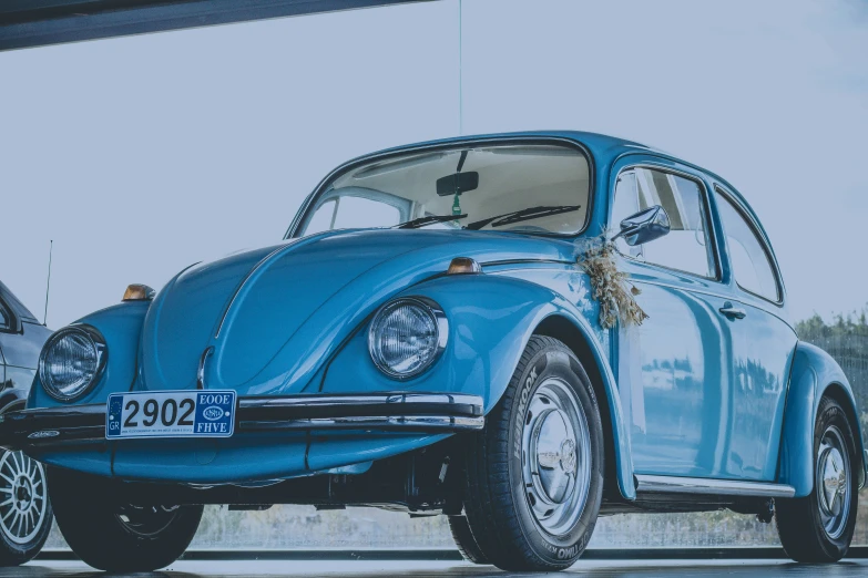 the front end of an old volkswagen beetle car