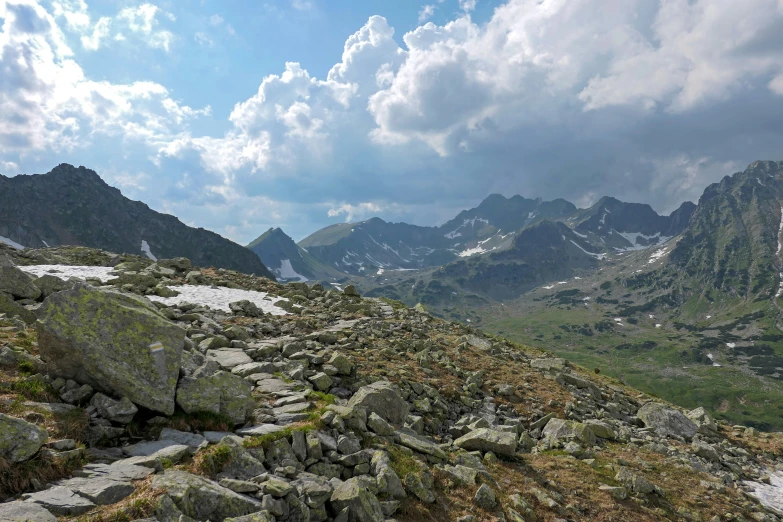 a hill is shown with snow on top of it