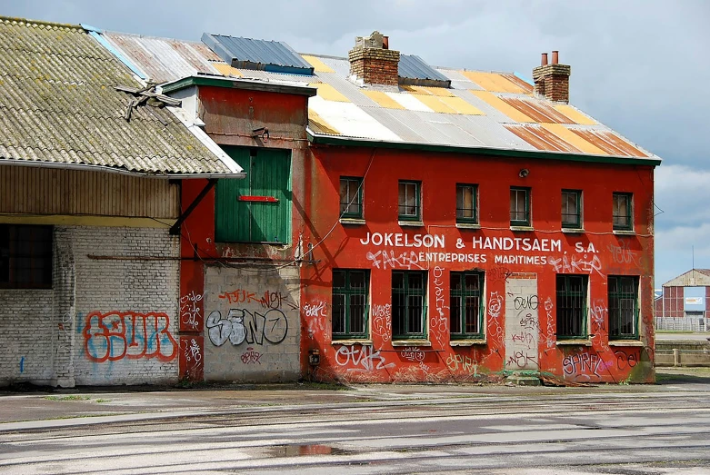 an orange building that says nookness & tangsfeme