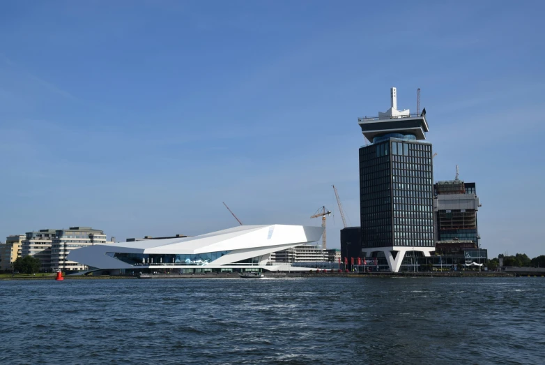 buildings are lined up along the edge of a body of water