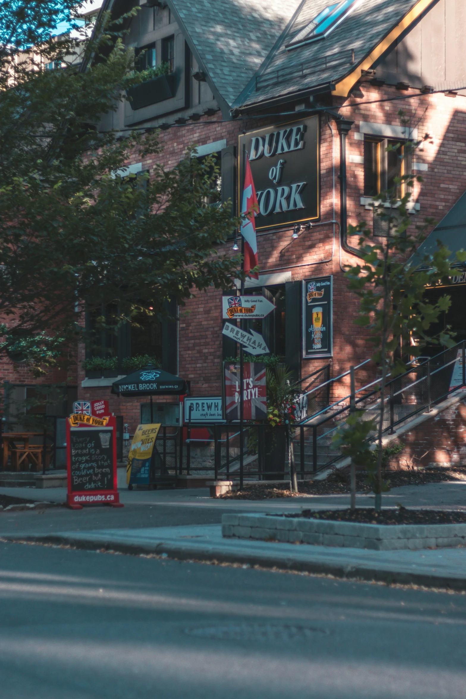 the corner of a city street near an empty building