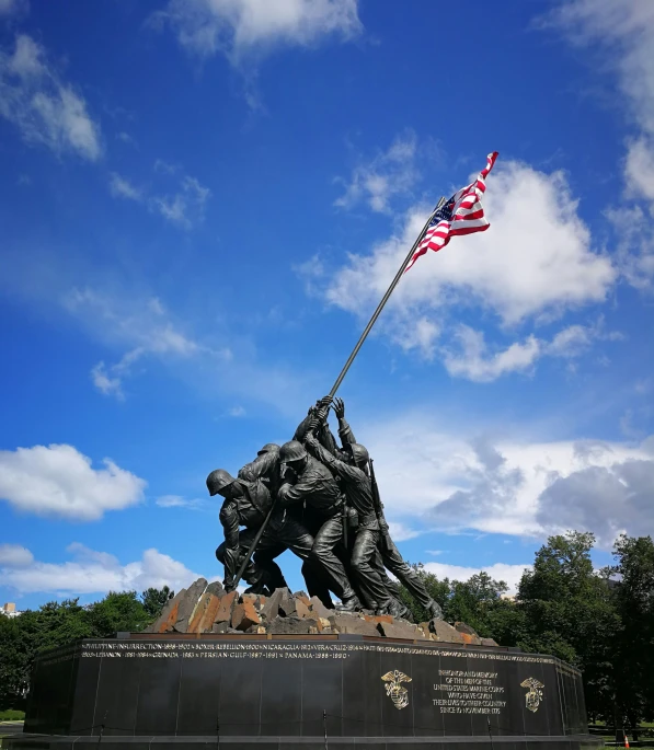 a memorial has an american flag on it