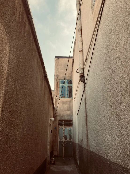 an alley is lined with buildings as it's narrow