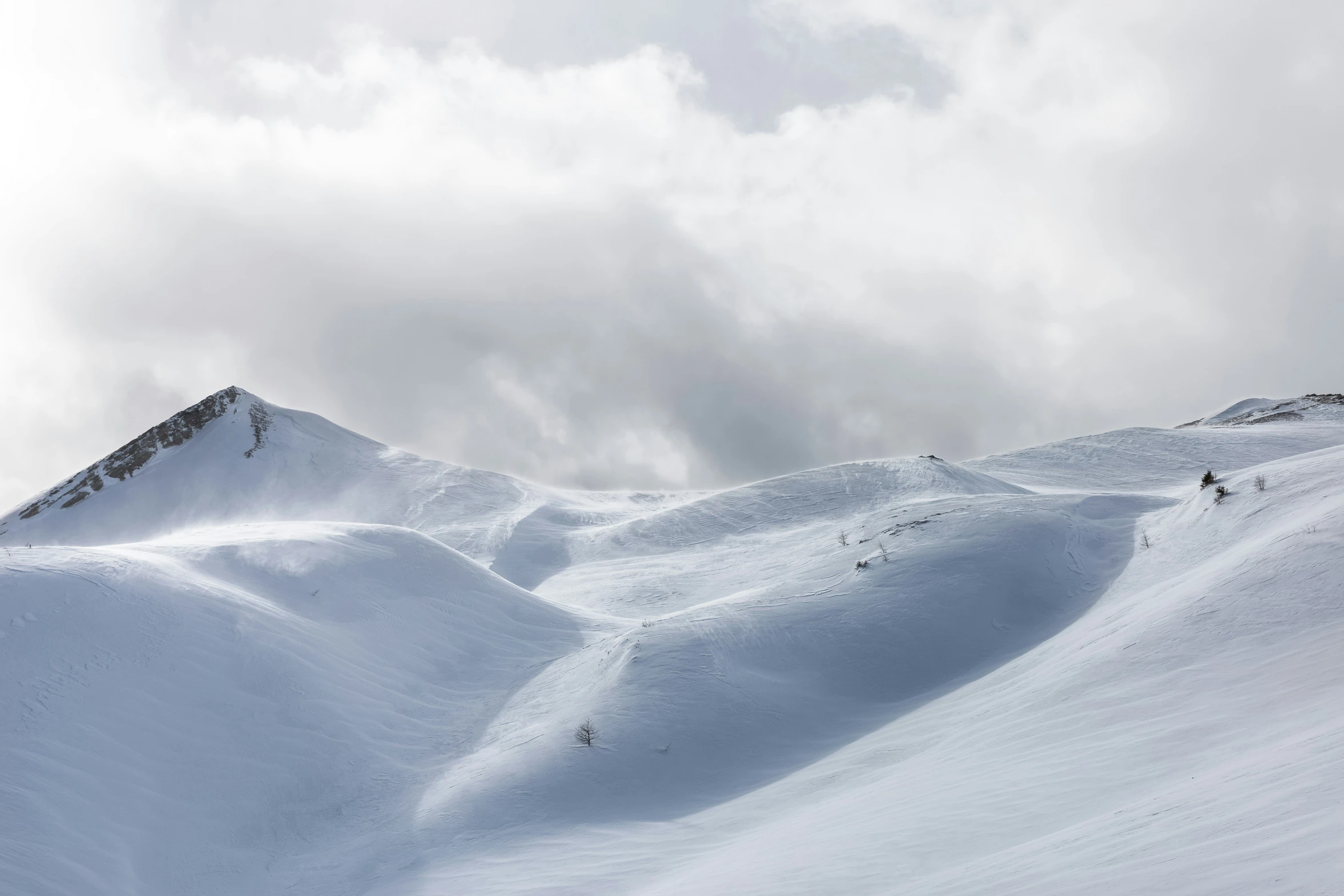 some very pretty mountains in the snow