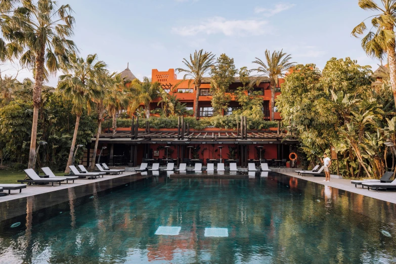 there are chairs and chairs by the pool