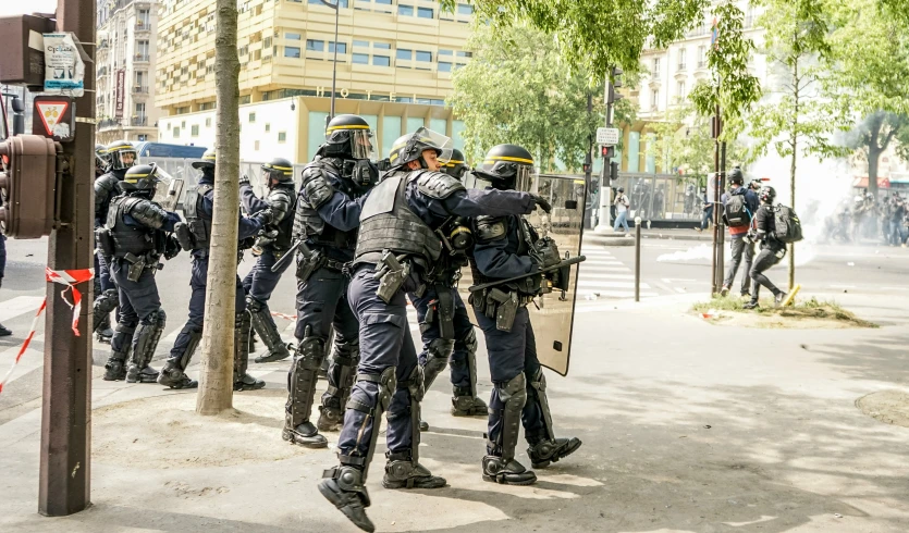 police officers trying to get into position in the city