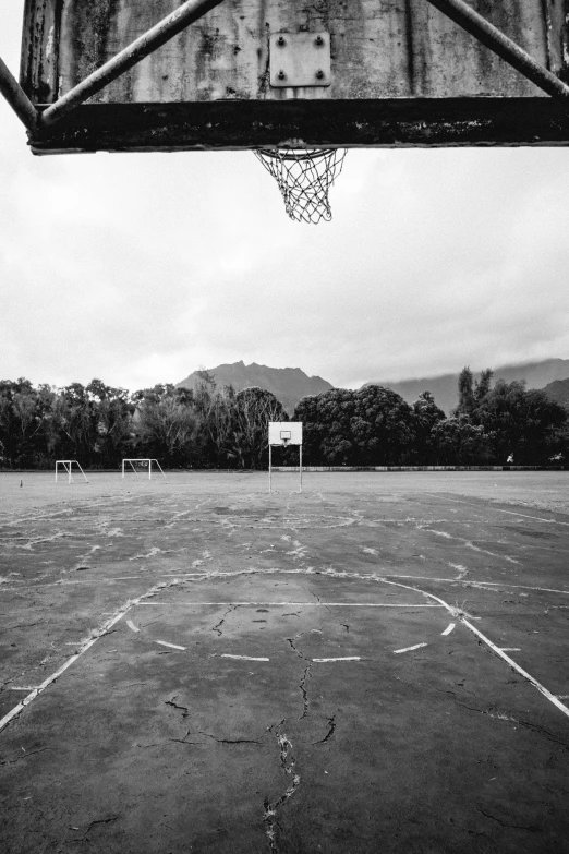 an overhead basketball hoop with a basketball goal in the middle