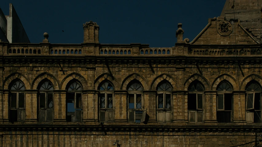 an old building that looks like it has windows