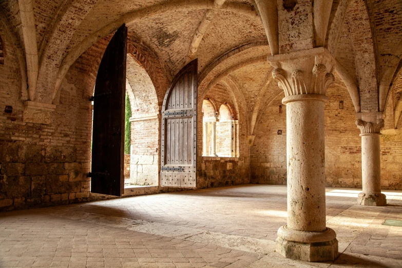 the inside of an old building with a few columns