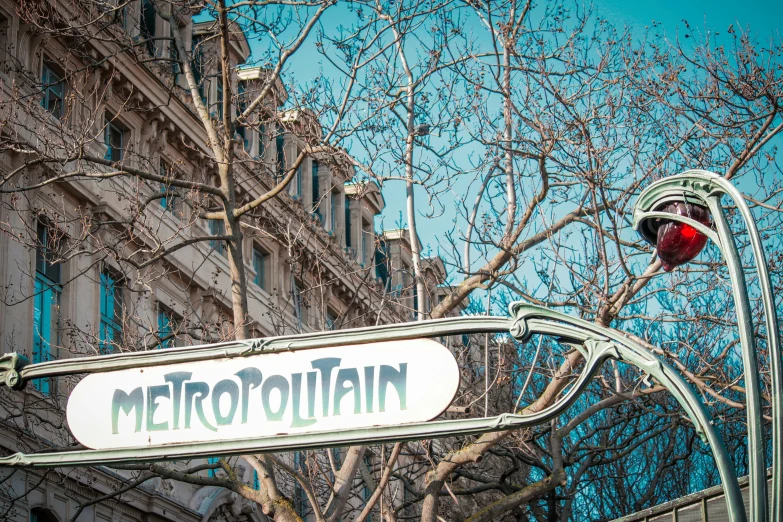 the street sign for metro fountain and the light on the street