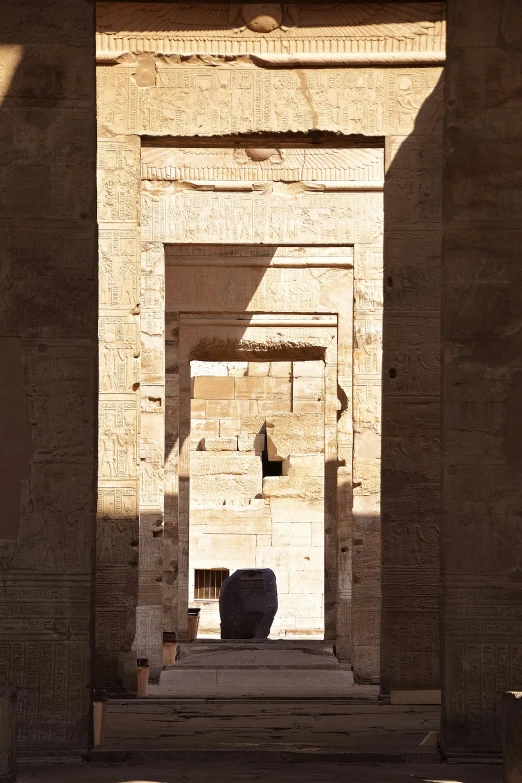 an ancient style building is standing in the sun