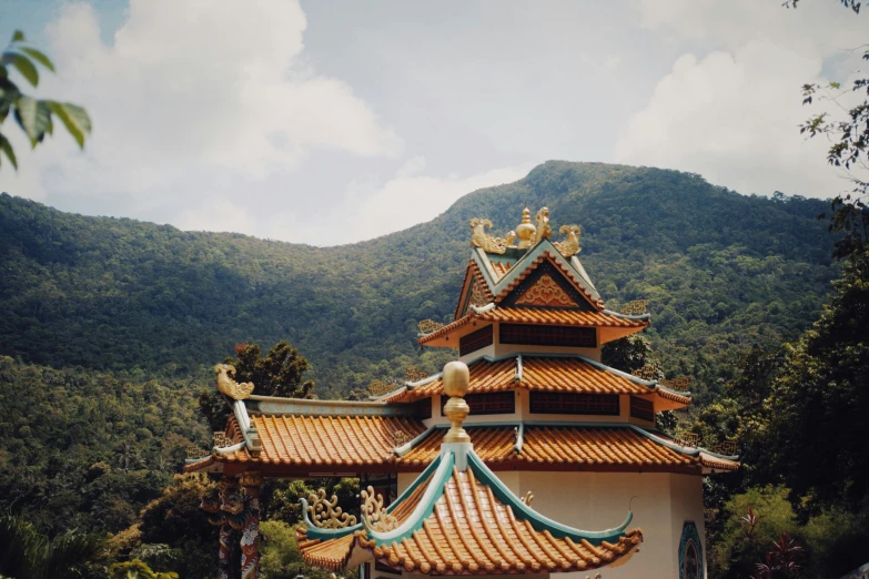 a very nice looking building with nice mountains in the background