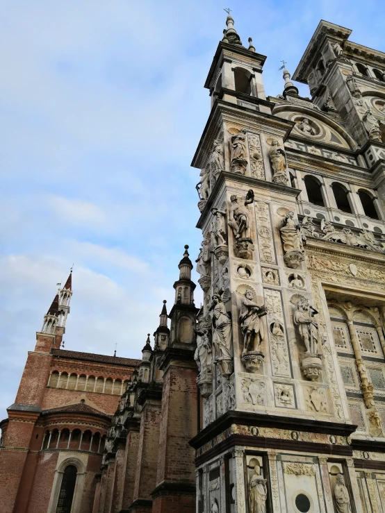 the side of a tall church with ornate windows