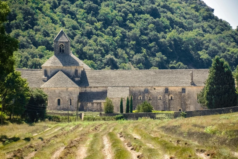 an old building is on the edge of the field