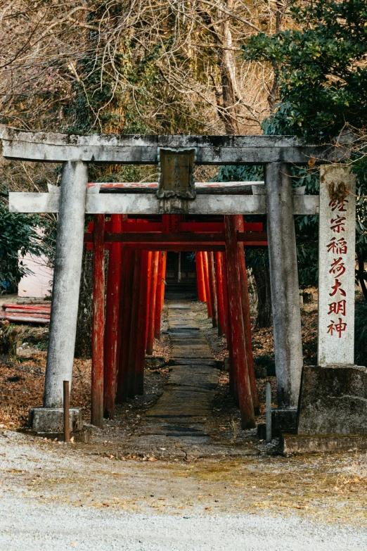 there are some arches with red pillars on the top