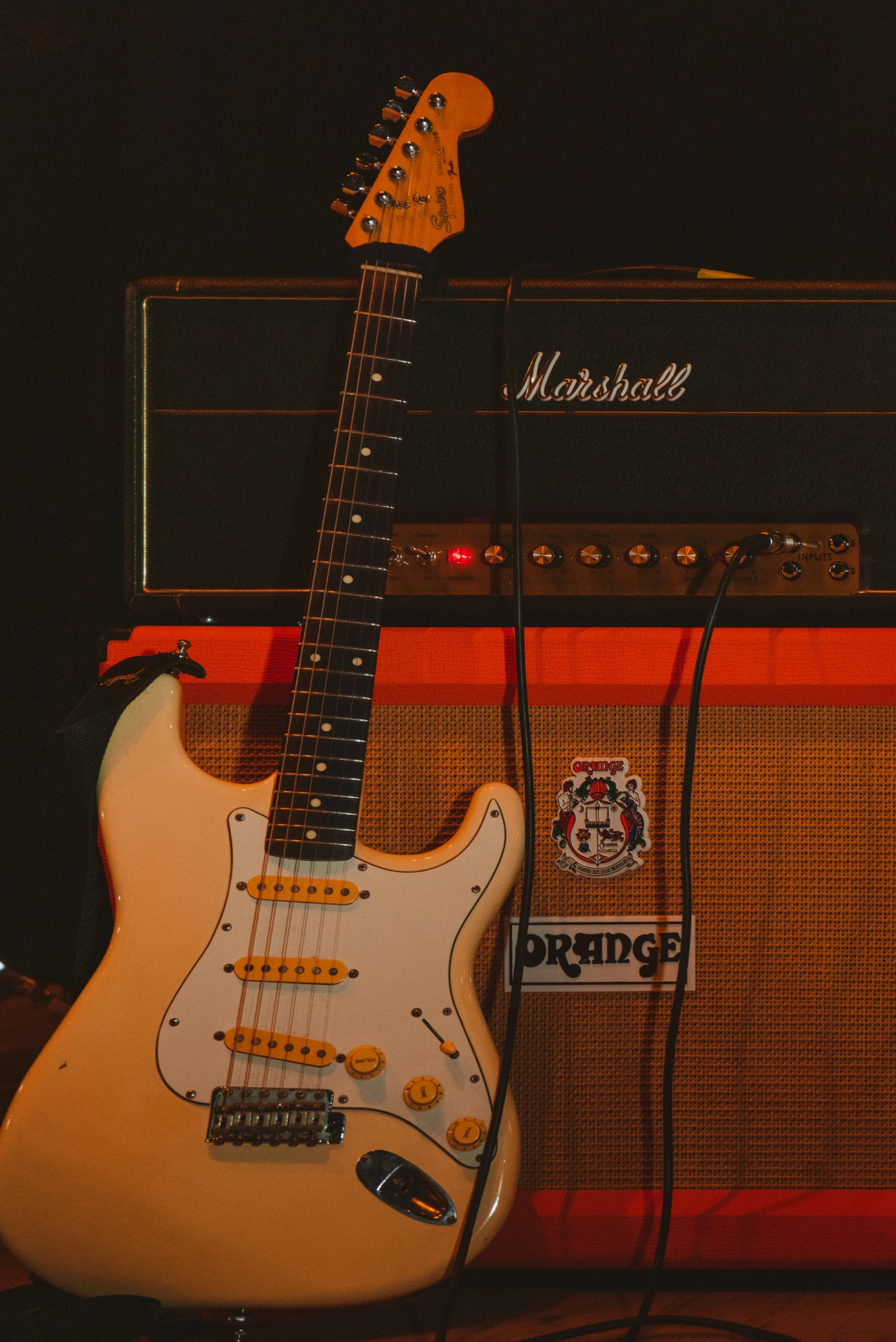 an electric guitar with a amplifier behind it