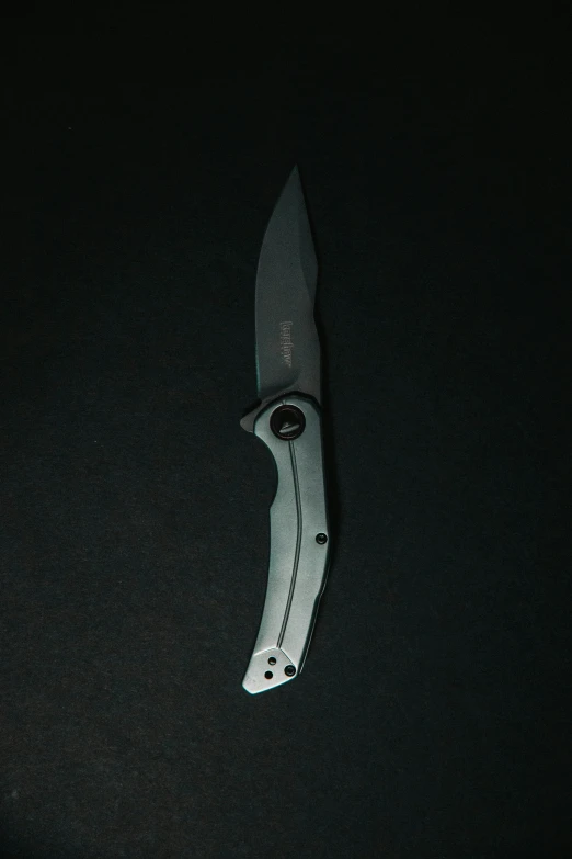 a knife with the blade pointed to the right