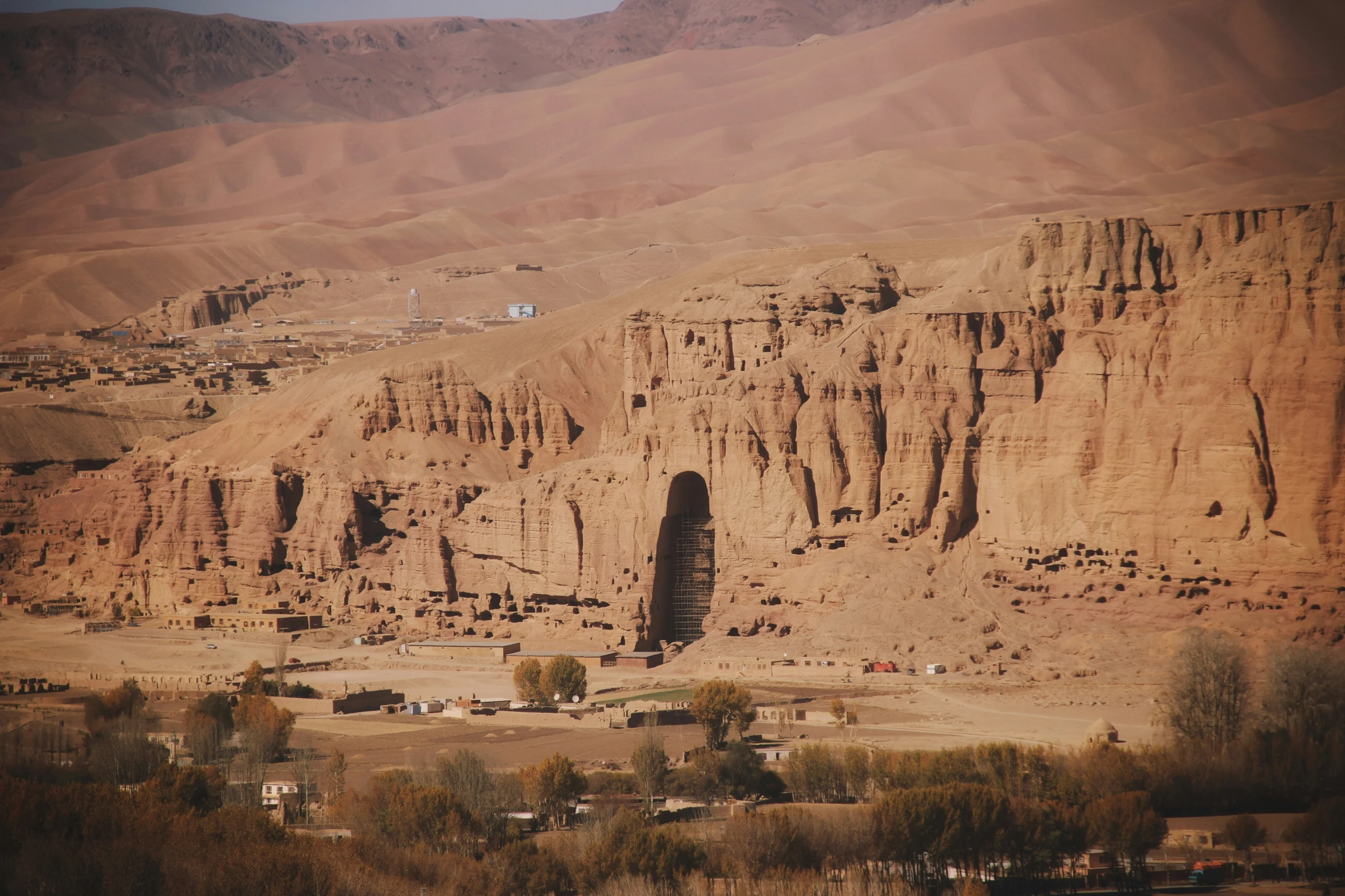 desert mountains, desert scenery and houses below