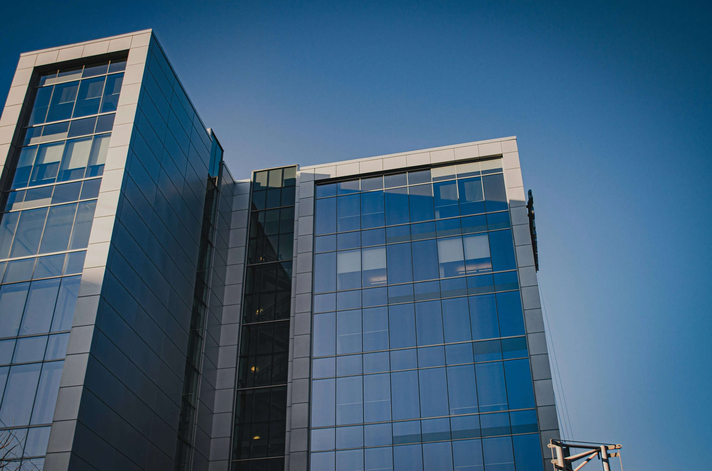 a tall building with many windows on it