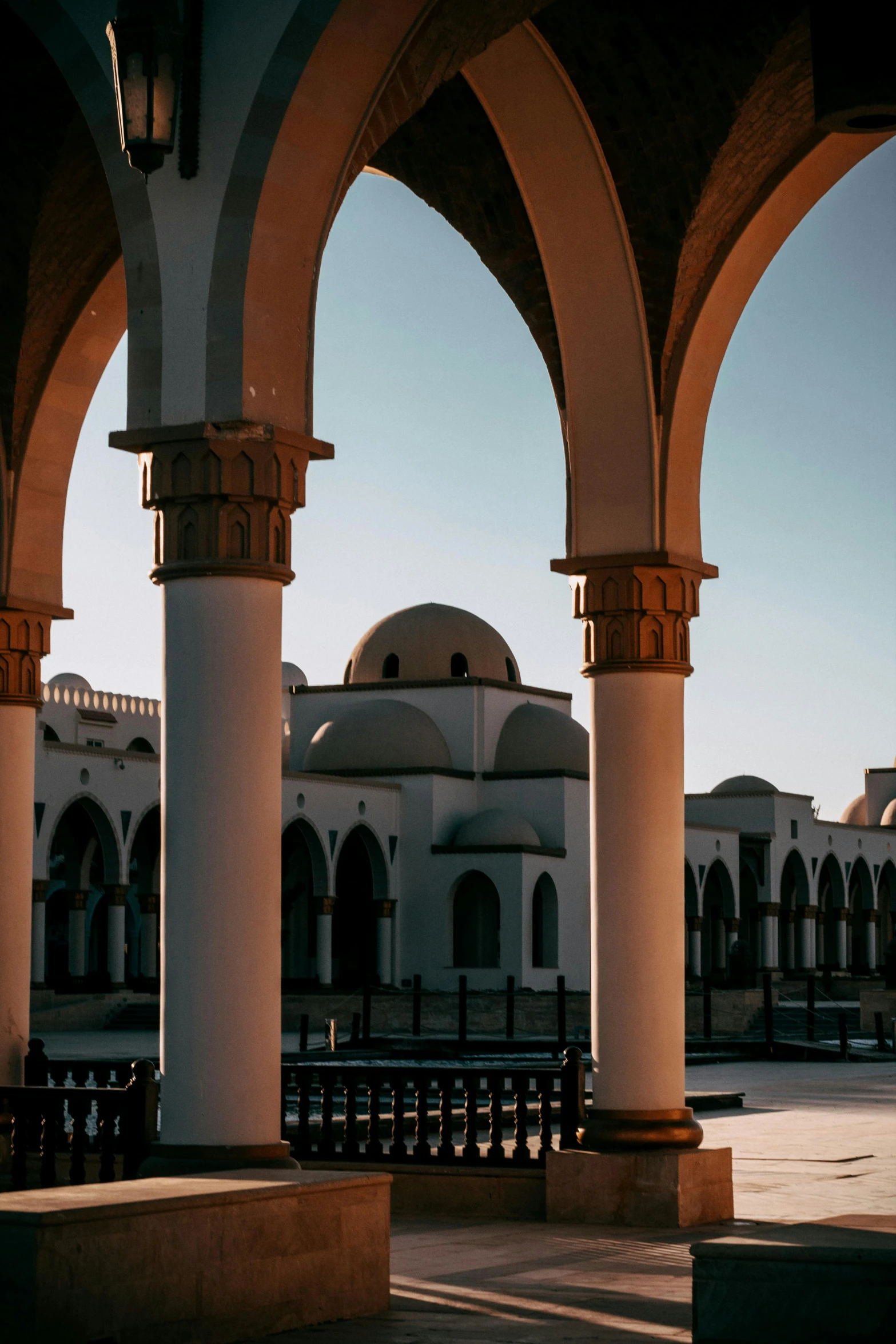 there is an arched arch with arches leading to a dome structure