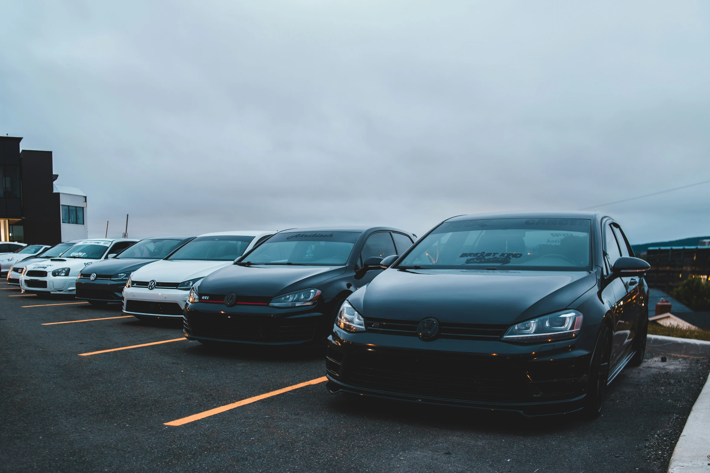 a row of cars in a parking lot in a city