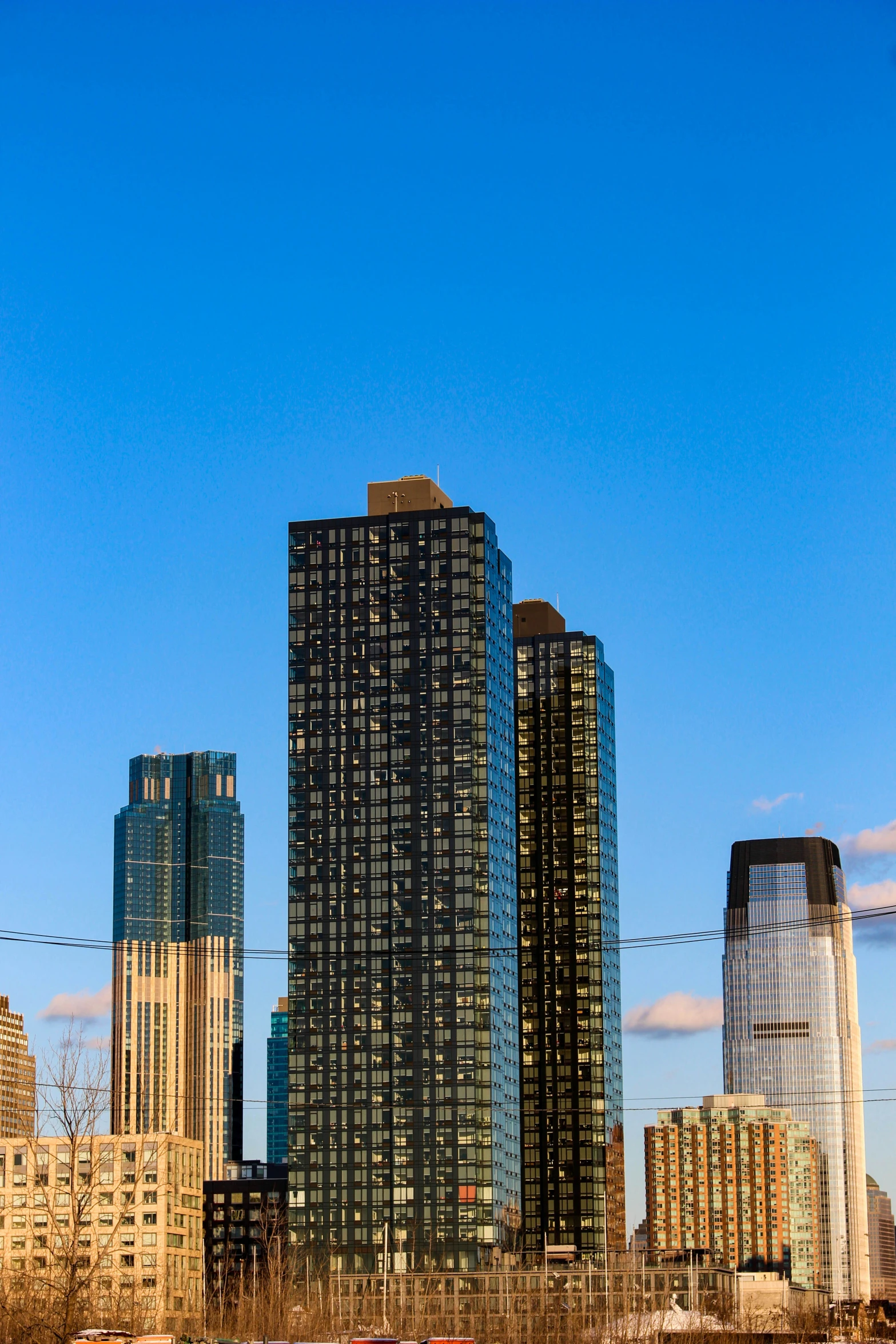 a very big pretty cityscape with some tall buildings