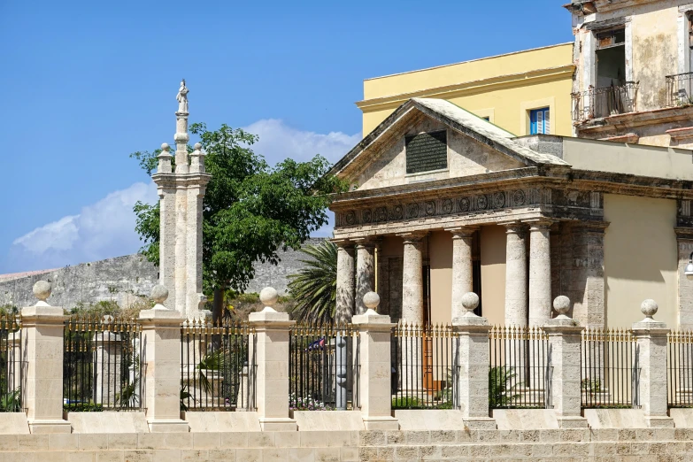 a building with columns, arches and pillars on the side