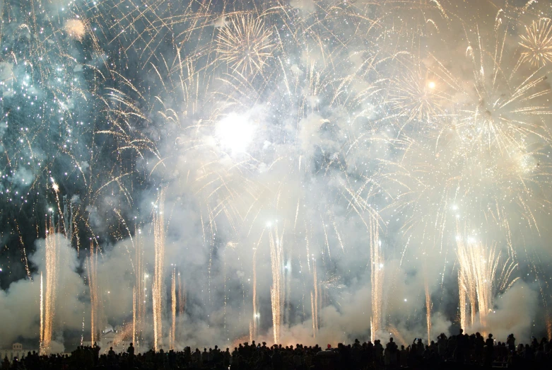 fireworks are lit on a dark sky during the night