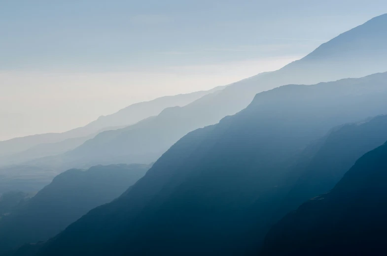 a mountain range in the foggy mountainside