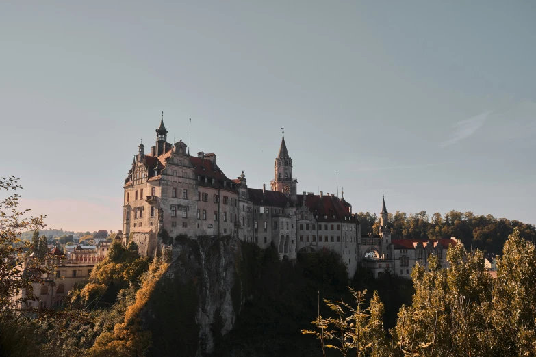 an image of the castle on top of the mountain